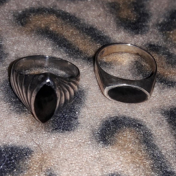 COPY - 1 oval Vintage Silver/Onyx Ring - Picture 1 of 3